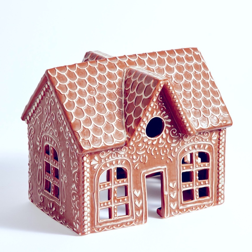 - Pottery Barn Large Wide Gingerbread House - Part of the Village